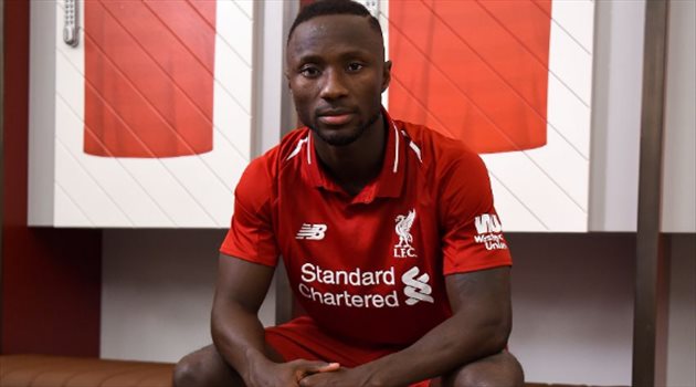 كيتا يرتدي قميص أسطورة ليفربول