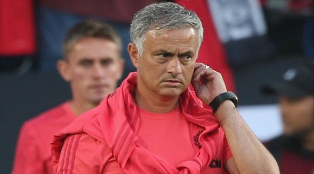 مورينيو يسخر من كلوب بعد صفقات ليفربول ويطالبه بحصد لقب غائب من 29 عاما