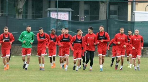 صور| غضب وسخرية بسبب قميص المغرب بالمونديال.. واتهامات بالتمييز