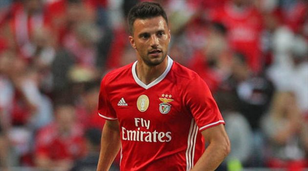 لاعب وسط بنفيكا يرفض الانتقال إلى الهلال