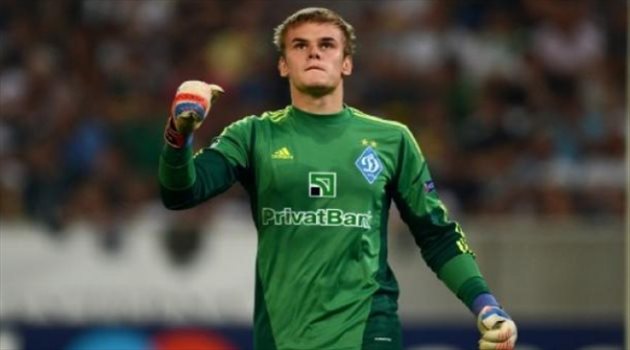 كان هدفا كبيرا لبرشلونة.. الفتح يتعاقد مع حارس عالمي