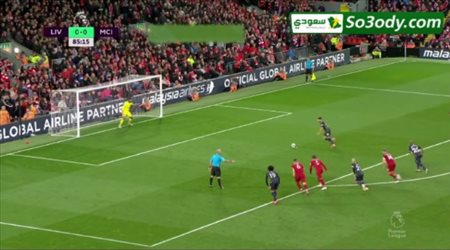 رياض محرز يهدر ركلة جزاء في الدقائق الأخيرة أمام ليفربول ورد فعل جوارديولا