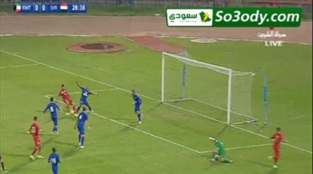 أمر لا يصدق.. السومة يهدر والمرمى خالي أمام الكويت