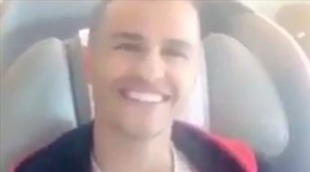 لقطة طريفة لنملة الهلال الذرية ورسالة بالعربية لجماهير الزعيم