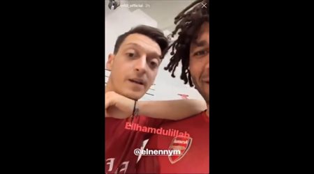 أوزيل لـنجم الفراعنة: لا تحزن.. أن الله معنا