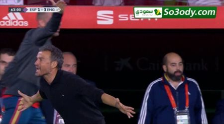 خطأ تحكيمي فادح يتسبب في انفعال كبير من لاعبي منتخب أسبانيا ومدربهم