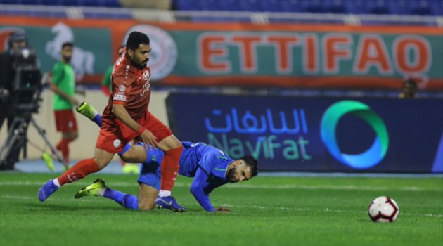 دوري المحترفين| الفتح يتعادل مع "10 لاعبين" من الاتفاق