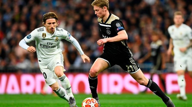 نجم أياكس يثير رعب برشلونة بسبب الدوري الهولندي