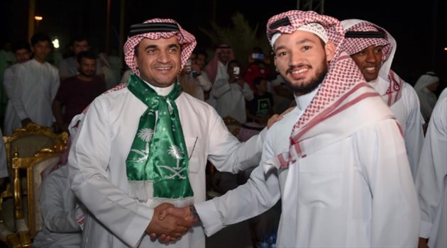 صورة| أجانب الشباب بالزي السعودي في اليوم الوطني 88