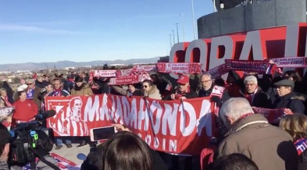 مظاهرات جماهيرية للمطالبة ببقاء جودين بأتليتكو