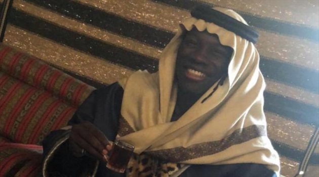 فيديو.. جوميز يثير ضحكات هيستيرية بالزي الخليجي