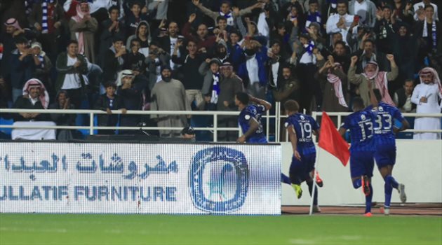 مهاجم الهلال يرد على "أنباء" رحيله في الشتوية