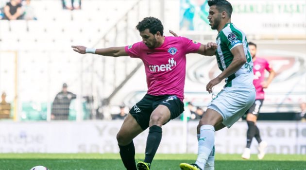 فيديو| نجم منتخب مصر يبدع بهدف عالمي ويقود فريقه للفوز في الدوري التركي