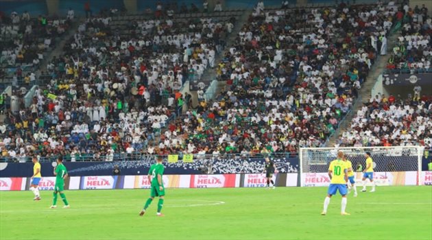 سوبر كلاسيكو| لفتة إنسانية من جمهور الهلال في مباراة السعودية والبرازيل