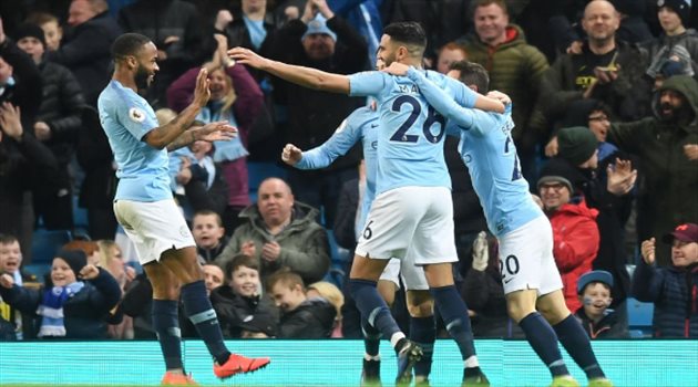 فيديو| ثلاثية سترلينج تحافظ على قمة الدوري الإنجليزي لمانشستر سيتي