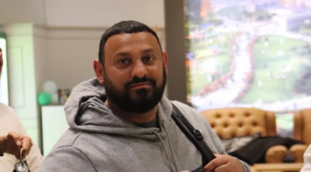 صور| الأسطورة نسيم حميد يصل السعودية لمتابعة نهائي كأس محمد علي للملاكمة