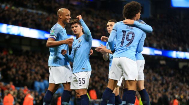 ديربي مانشستر| أجويرو يقود هجوم سيتي وفيلايني في خط وسط يونايتد