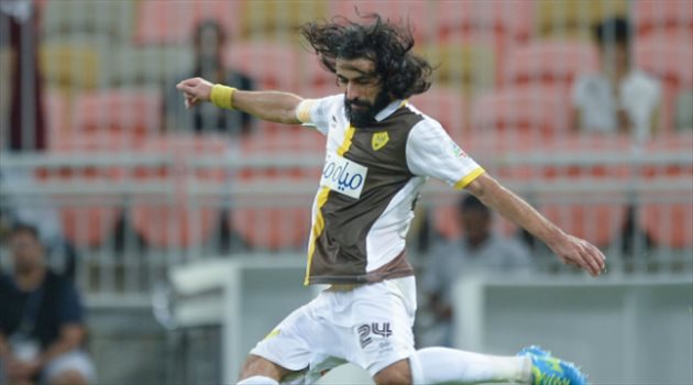صورة| إصابة عبد الغني في وجهه بعد اشتباك مع لاعب الاتحاد