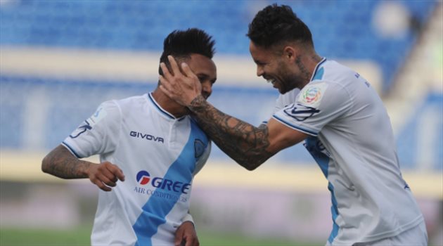 بينتس يعبر الفتح بثنائية.. والباطن يزيح الاتحاد من المركز 13