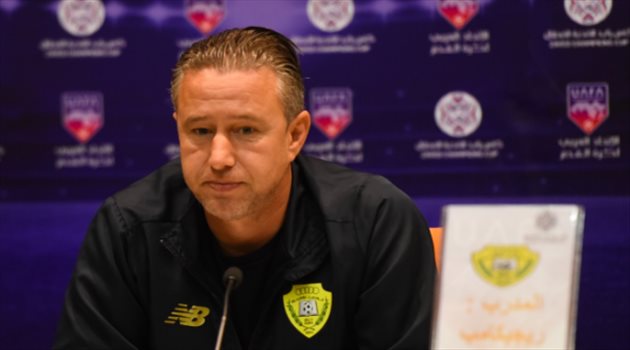 "الانتصار لم يشفع له".. هجوم ناري على مدرب الوصل