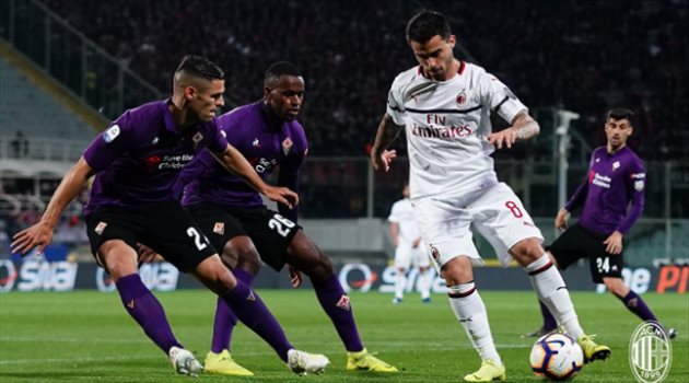فيديو| ميلان يحافظ على آماله الأوروبية بفوز صعب على فيورنتينا