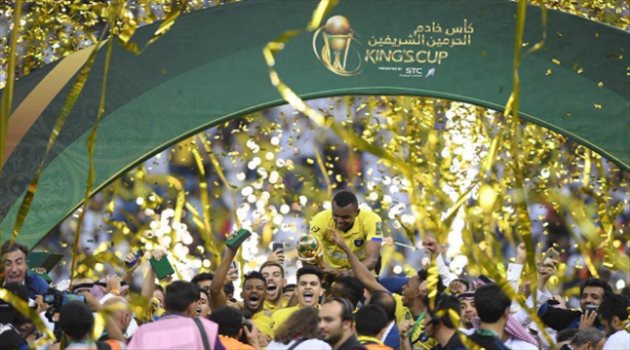 التعاون يقطع الطريق على الأندية الكبرى.. ويجدد عقده نجمه "من طرف واحد"