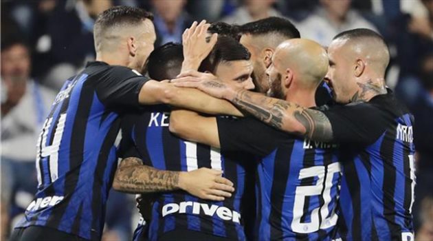 خوفا من تكرار سيناريو لاوتارو.. إنتر ميلان يغري مدافعه بسبب برشلونة