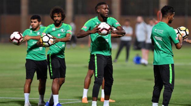 بيتزي يدرب لاعبي المنتخب على "التهديف".. وغياب ثلاثة نجوم