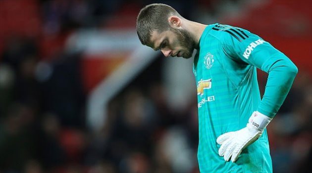 بسبب هدف توتنهام.. أسطورة مان يونايتد يهين دي خيا وماجواير