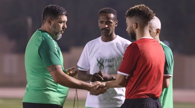 دوري المحترفين| العبود يعتذر لمدرب الاتفاق عن ما بدر منه في مباراة الفيحاء