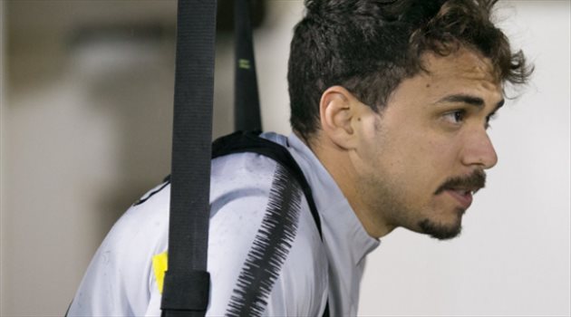 الإصابة تبعد كارلوس إدواردو عن مباراة الهلال والفيصلي