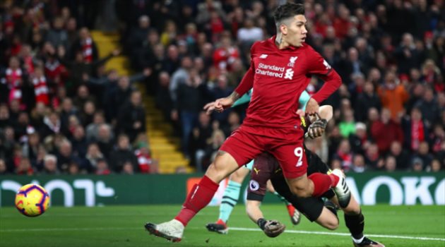 حذاء مستعار ووفاة 5 من أصدقاءه.. الكشف عن مأساة نشأة نجم ليفربول