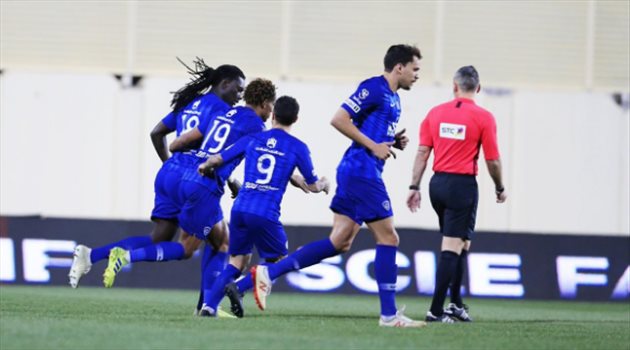 منعا لفقدانه.. الهلال يقاتل لتجديد عقد "موهبته الكبرى"