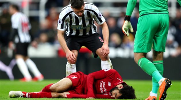مشاركة محمد صلاح في مباراة برشلونة محل شك