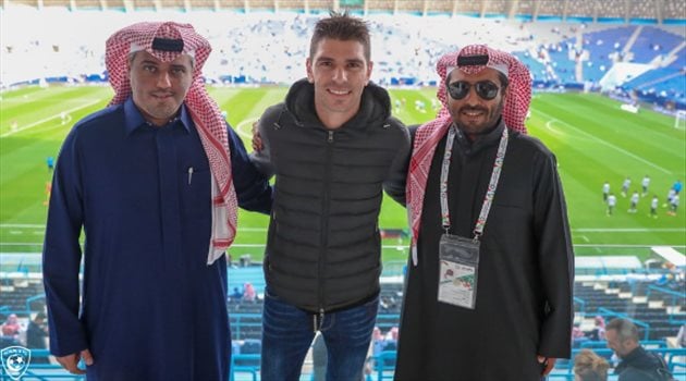 دوري المحترفين| حدث في مباراة الهلال والحزم.. احتفال رائع بـ"اللغة العربية" وحضور "السفاح"