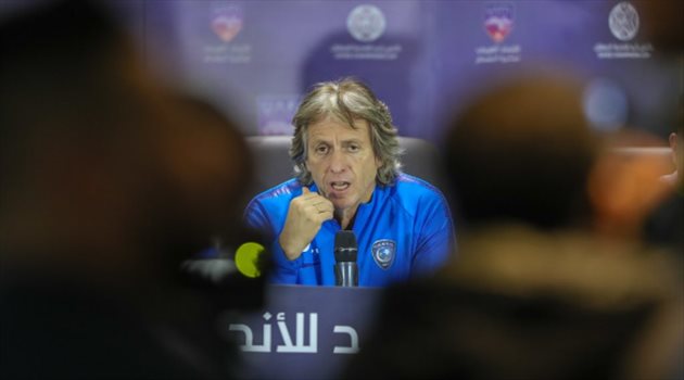 صورة| بسبب "الأبوة".. خورخي خيسوس يخون الهلال