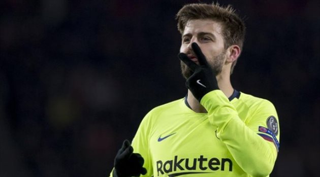 بيكيه يهين ريال مدريد بإشارة مثيرة بعد خماسية سيدات برشلونة 