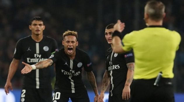 دوري الأبطال| نيمار يهاجم حكم مباراة باريس ونابولي بسبب " تصريحاته المهينة"