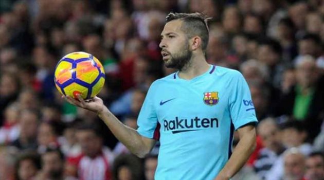 الإعلام الإسباني يحذر إنريكي من فضيحة بسبب ظهير برشلونة