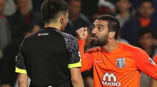 8 سبقوا نجم برشلونة للسجن .. أحدهم أشهر إسلامه