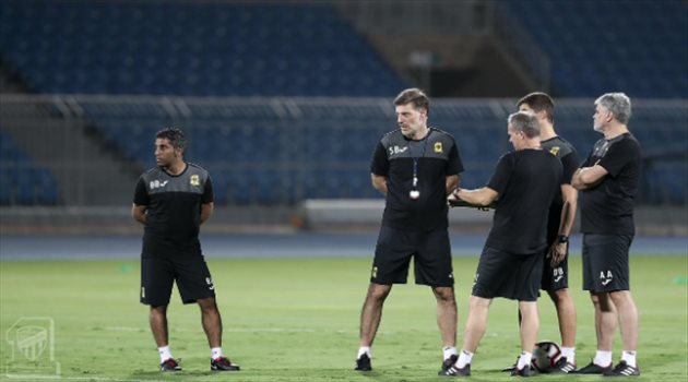 رسميا.. مدرب الاتحاد السابق يعود للدوري الإنجليزي من جديد
