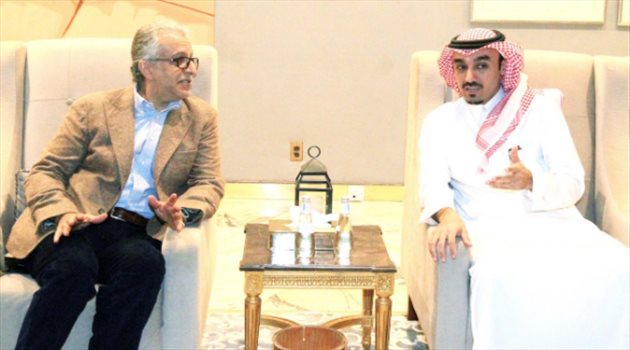 صور.. الفيصل يلتقي رئيس الاتحاد الآسيوي لكرة القدم‬