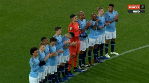 دقيقة حداد على وفاة مالك ليستر قبل مباراة مانشستر سيتي وفولهام