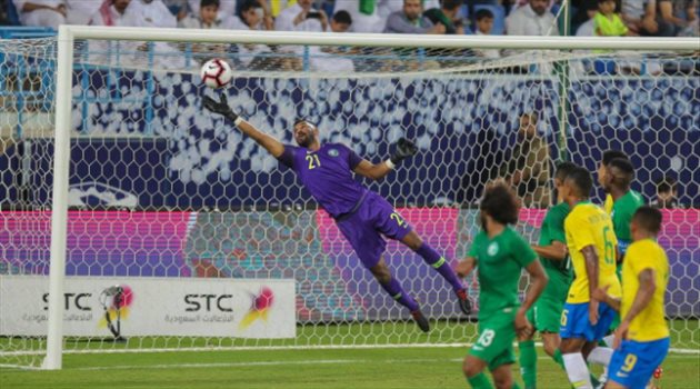 الحلم الأوروبي يهدد استمرار العويس مع الأهلي