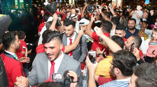 كأس آسيا| منتخب سوريا يصل الإمارات .. استقبال أسطوري للسومة