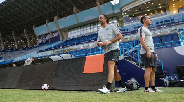 رسميا .. بيتزي يستدعي 23 لاعبا لنهائيات أمم آسيا ويستبعد "الجوهرة"