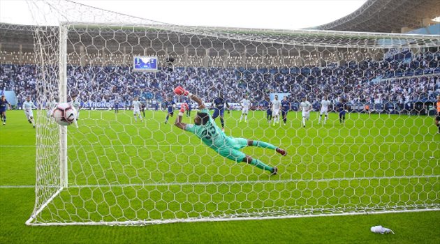 دوري المحترفين| قمة عالمية.. الهلال يحلق في الصدارة بـ"فوز مجنون" على الأهلي