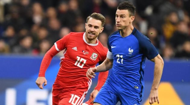 رسميا.. قائد أرسنال يعتزل اللعب دوليا بسبب مونديال روسيا