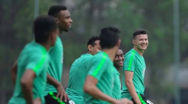 كأس آسيا للشباب| الفواز يطمئن على بعثة الأخضر قبل مواجهة ماليزيا