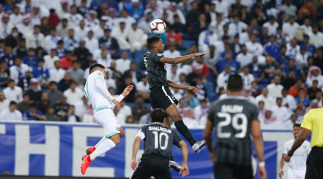 مفاجأة.. الأهلي يخطف "نجم عالمي" من الهلال